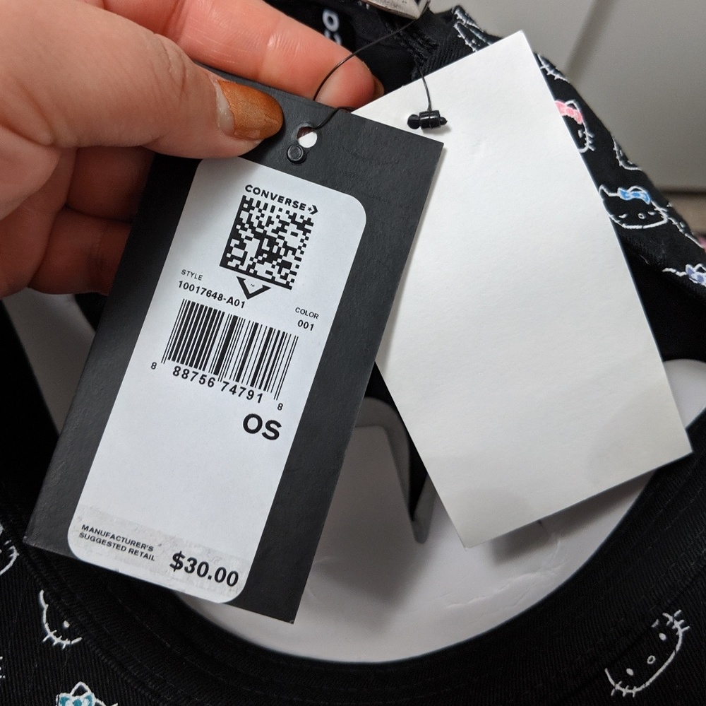 Hello Kitty X Converse Hat - Picture 2 of 8